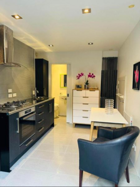 Furnished, modern studio